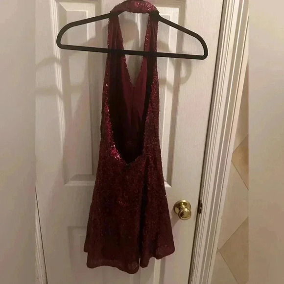 Burgundy sequin backless dress - Picture 5 of 6